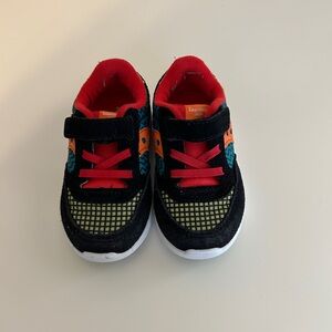 Saucony children size 5 running shoes